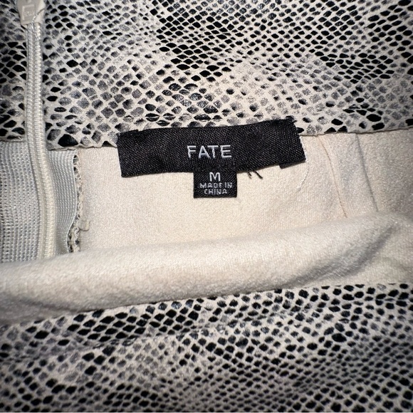 Women's pencil skirt with snakeskin pattern by Fate - Size M - Picture 8 of 9